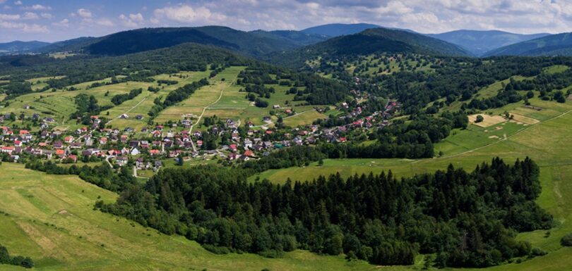 zdjęcie przedstawiające widok na góry Beskidy